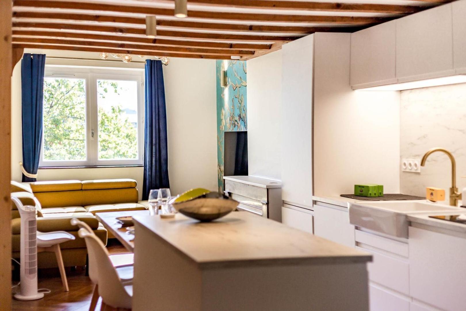 High-End Apartment Overlooking The Quays Ail Lyon Exteriör bild