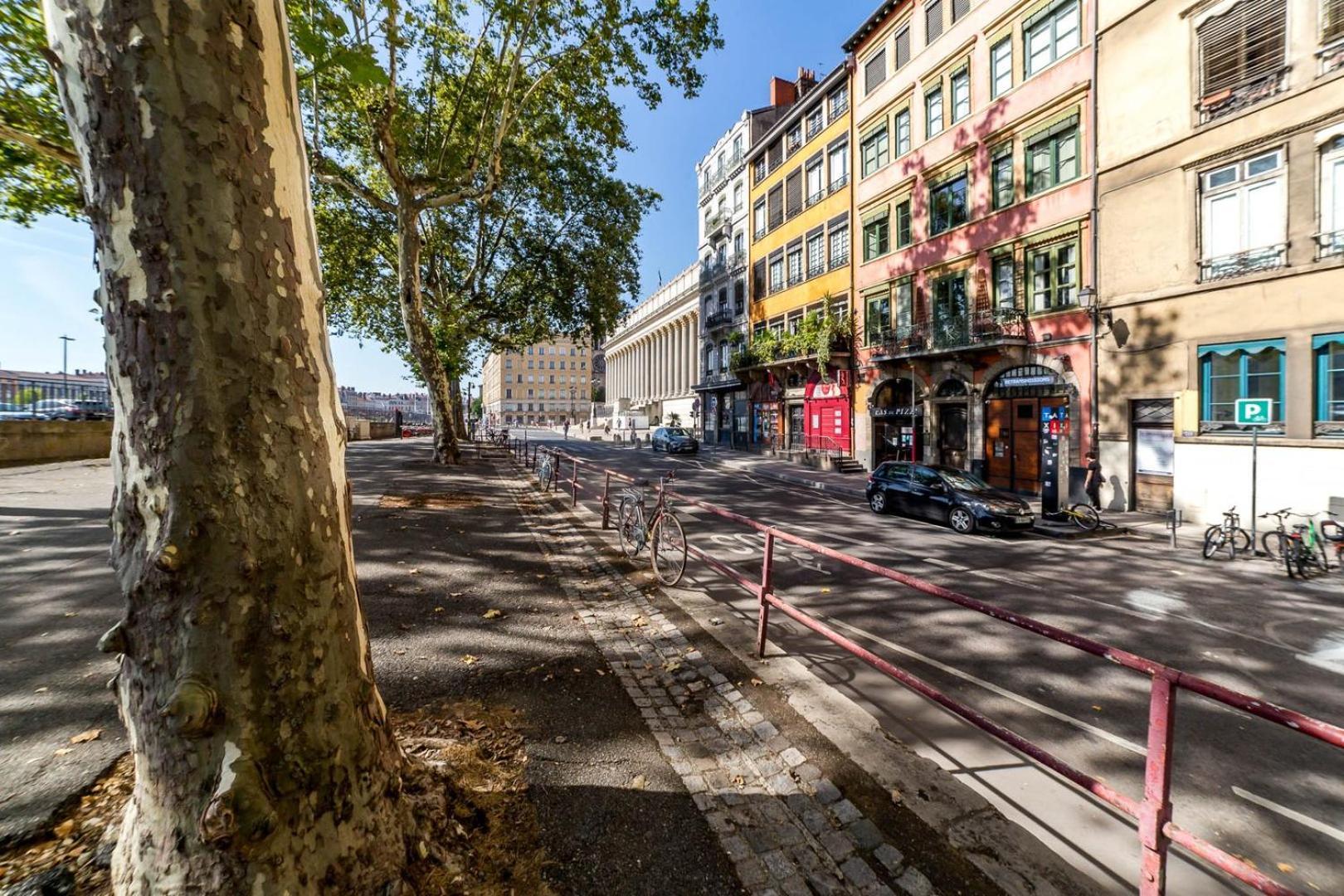 High-End Apartment Overlooking The Quays Ail Lyon Exteriör bild